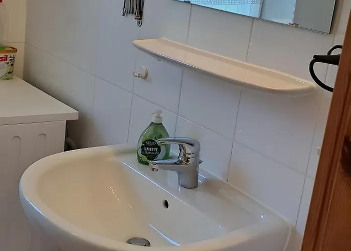 Semesterbostad Und Anna Nommsen *